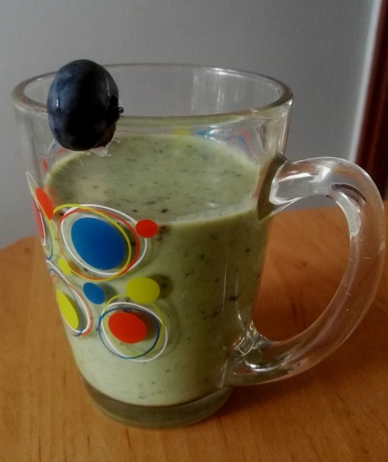 Koktajl "jarmużowo-borówkowa bomba zdrowia"