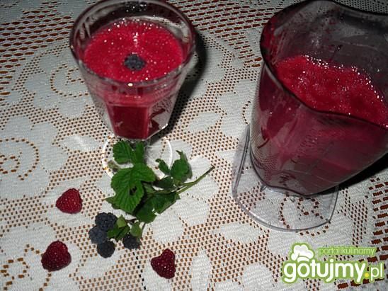 Koktajl jeżynowo-poziomkowo-malinowy Koktajl jeżynowo-poziomkowo-malinowy