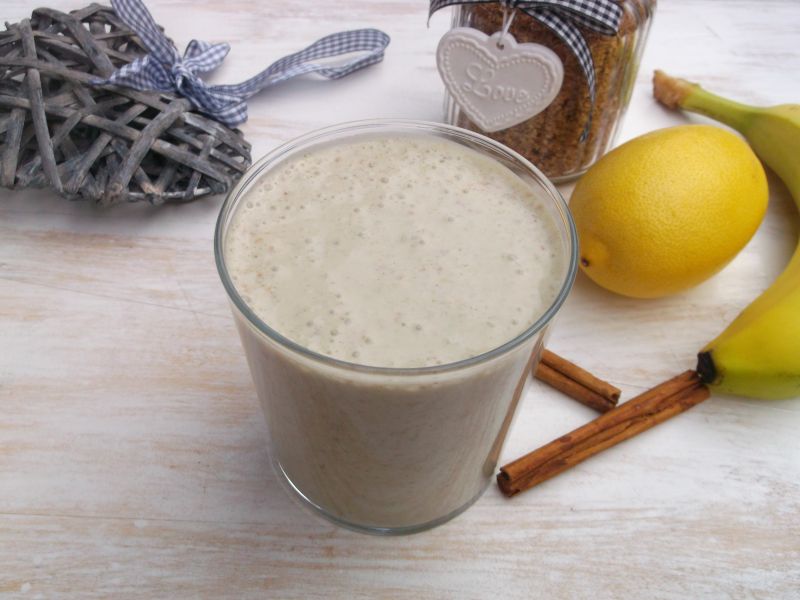 Koktajl jogurtowy z bananami i otrębami