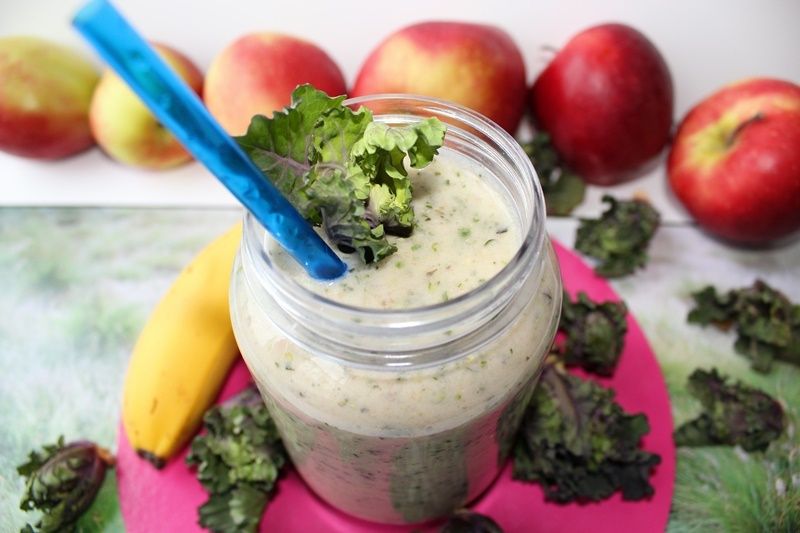 Koktajl jogurtowy z Kalerosse, bananami i jabłkiem Koktajl jogurtowy z Kalerosse, bananami i jabłkiem