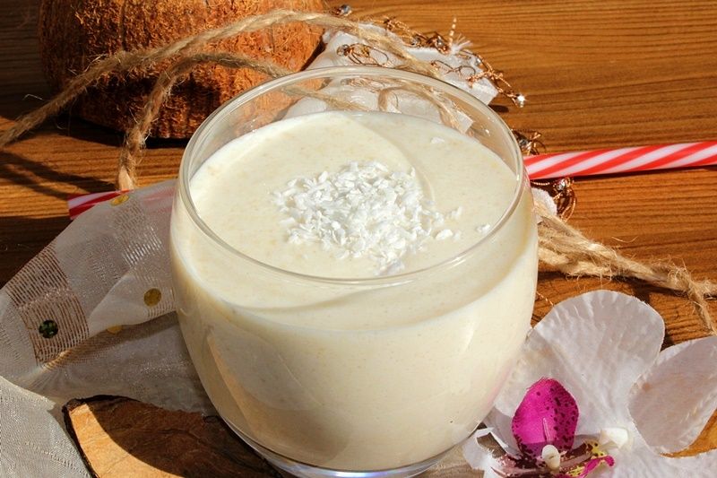 Koktajl kokosowo-bananowy z zsiadłym mlekiem Koktajl kokosowo-bananowy z zsiadłym mlekiem