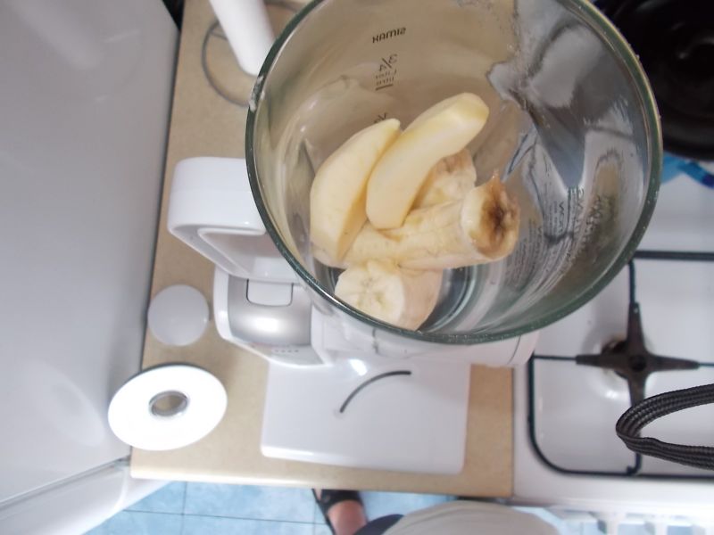 Koktajl malinowy z bananem i jabłkiem