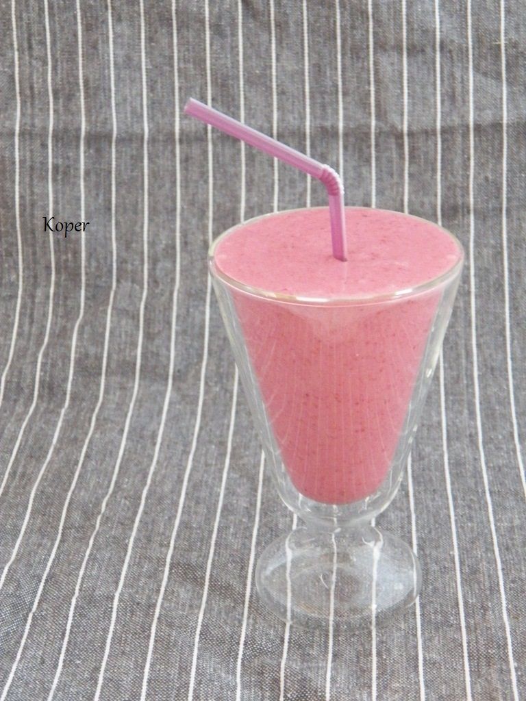 Koktajl malinowy z bananem i wanilią Koktajl malinowy z bananem i wanilią