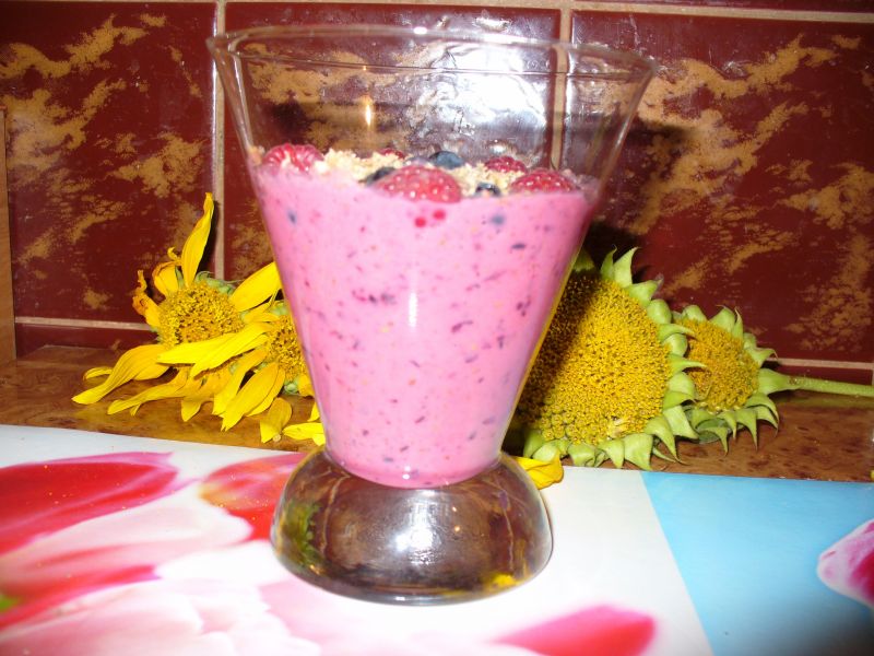 Koktajl malinowy z dodaktiem borówek