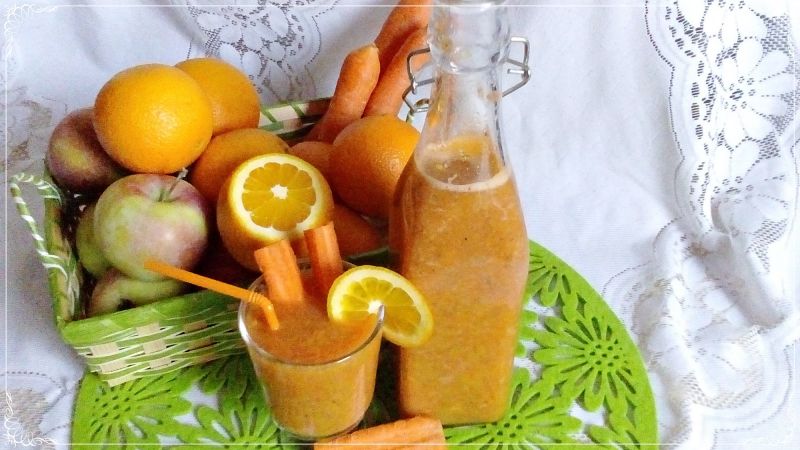 Koktajl marchewkowo-pomarańczowy z chia Koktajl marchewkowo-pomarańczowy z chia
