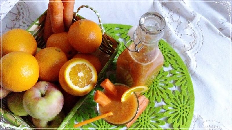 Koktajl marchewkowo-pomarańczowy z chia Koktajl marchewkowo-pomarańczowy z chia