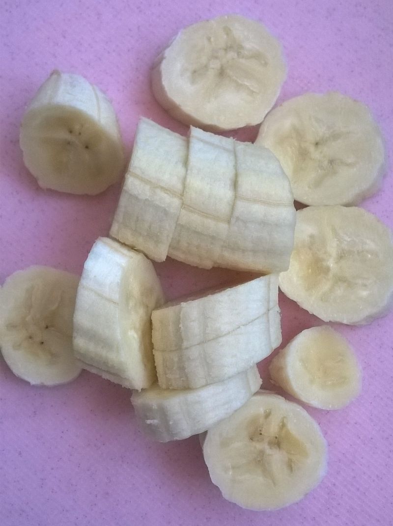 Koktajl maślankowy z jagodami, bananem i miodem