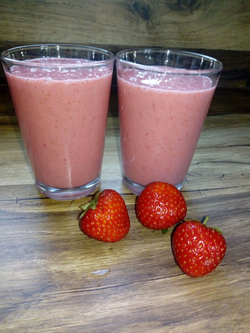 Koktajl mleczno - truskawkowy