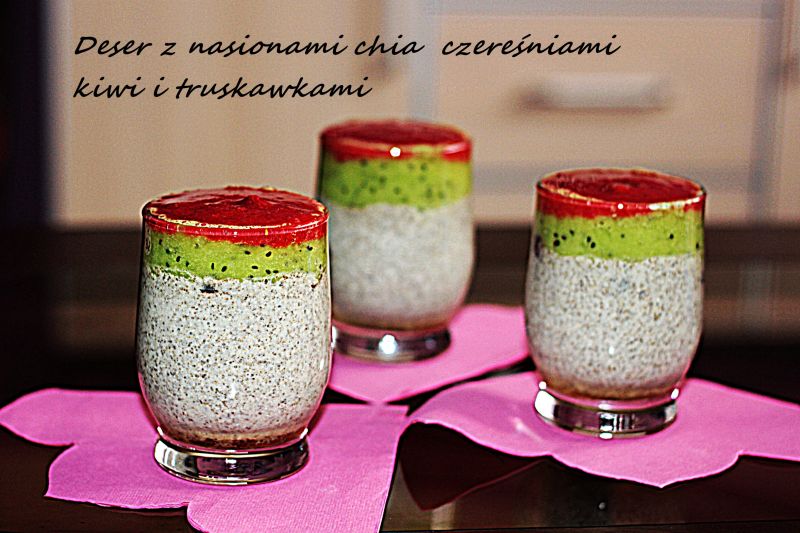 Koktajl mleczny z truskawkami , chia i kiwi Koktajl mleczny z truskawkami , chia i kiwi