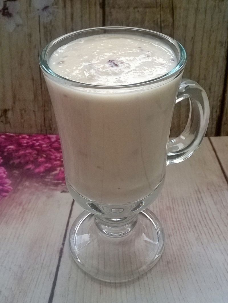 Koktajl na zsiadłym mleku z suszonymi jabłkami Koktajl na zsiadłym mleku z suszonymi jabłkami