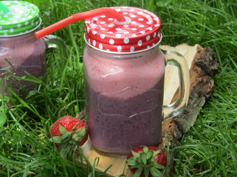 Koktajl owocowy z dwóch smakach