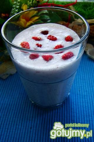 Koktajl poziomkowy z stewią  Koktajl poziomkowy z stewią