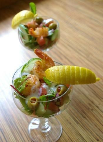 Koktajl sałatkowy z krewetkami chili