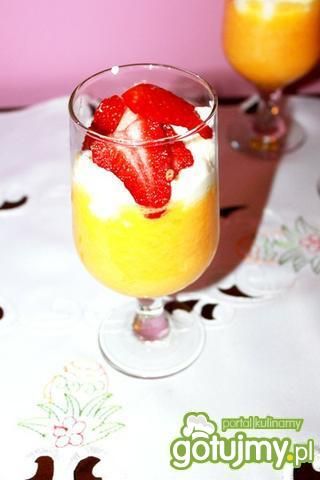 Koktajl śmietanowo truskawkowy 
