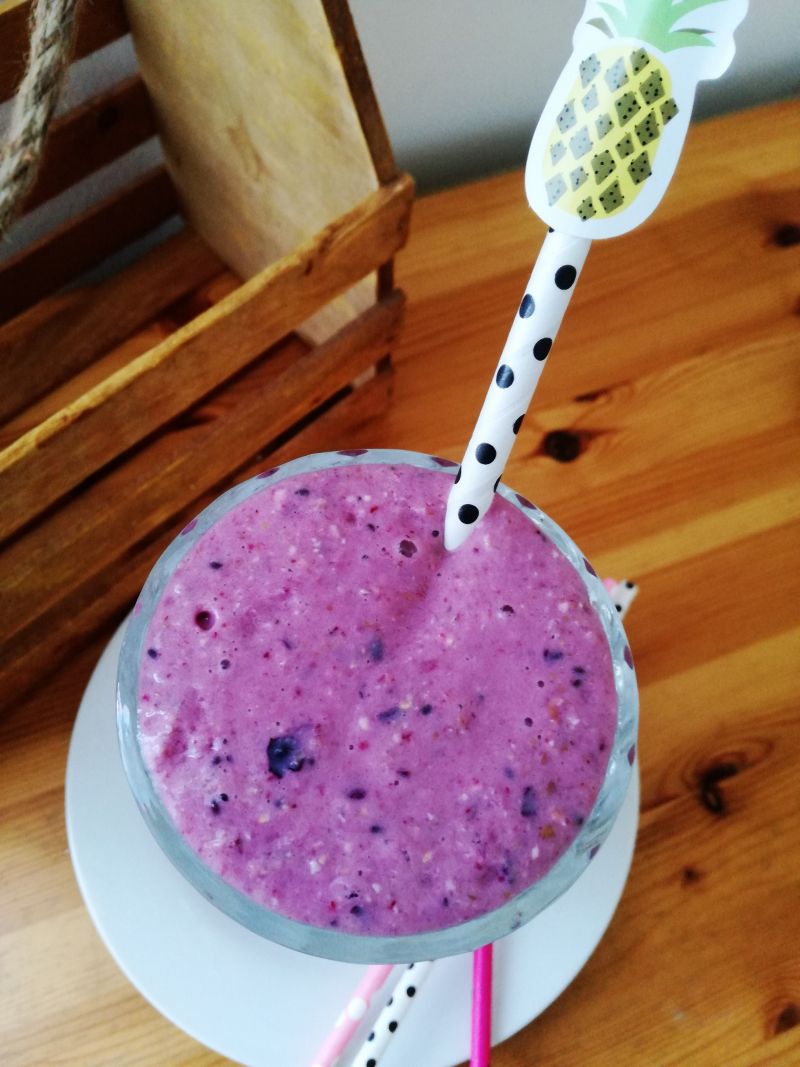 Koktajl śniadaniowy z czerwonych owoców Koktajl śniadaniowy z czerwonych owoców