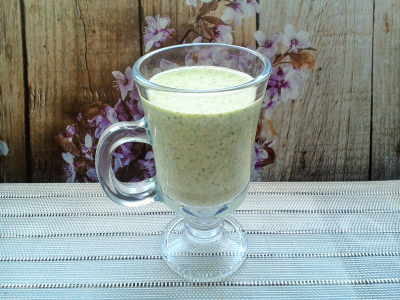 Koktajl szpinakowy na jogurcie 