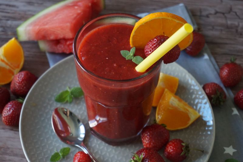 Koktajl truskawka-arbuz-pomarańcza