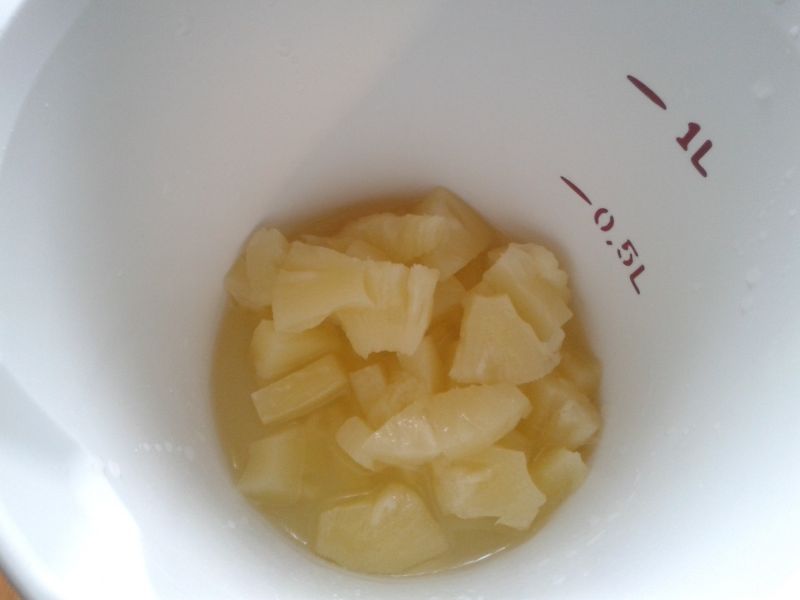 Koktajl truskawkowo -ananasowy na kefirze