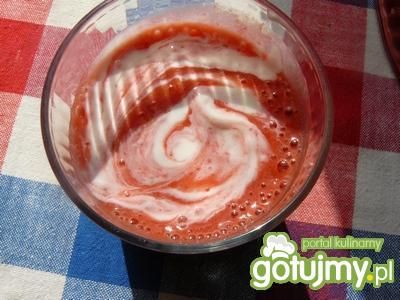 Koktajl truskawkowo-bananowy 4 Koktajl truskawkowo-bananowy 4