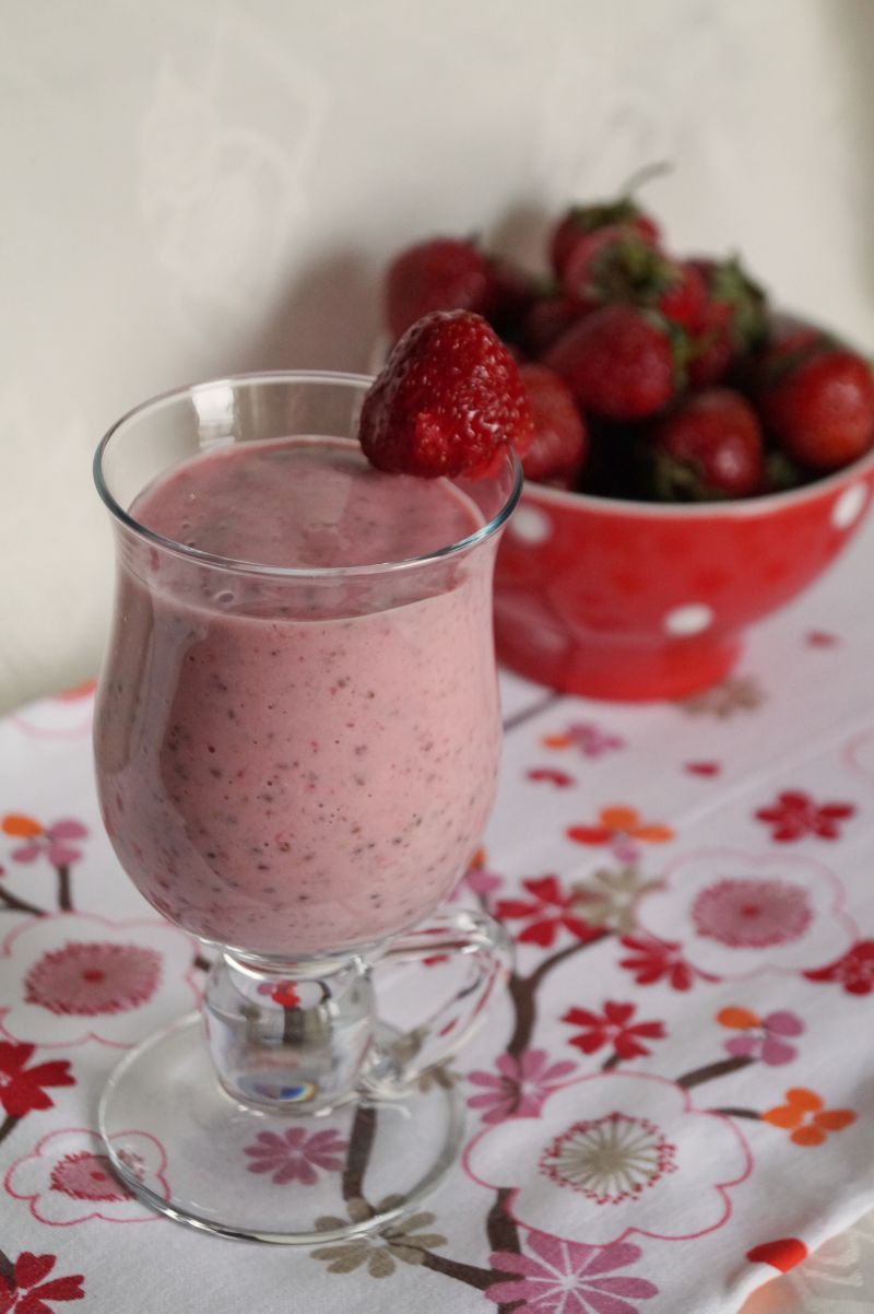 Koktajl truskawkowo-bananowy z chia  Koktajl truskawkowo-bananowy z chia