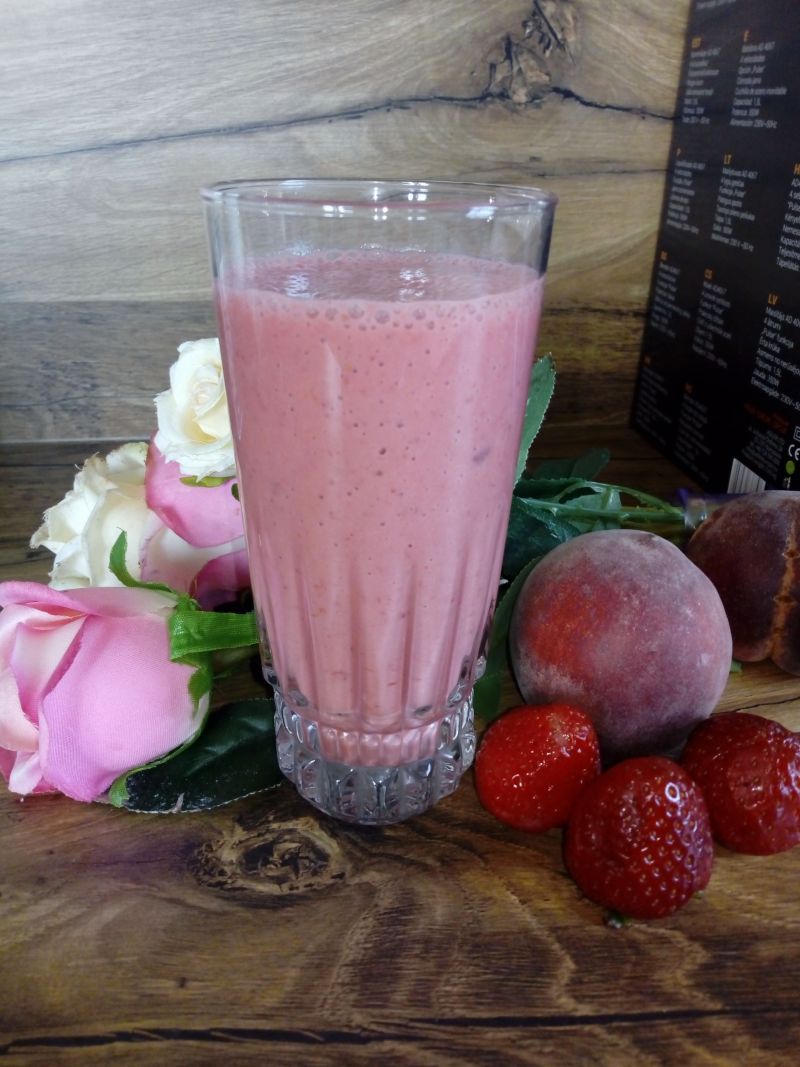 Koktajl truskawkowo-brzoskwiniowy