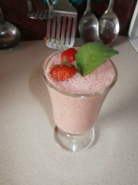 Koktajl truskawkowo-czereśniowy z mięta