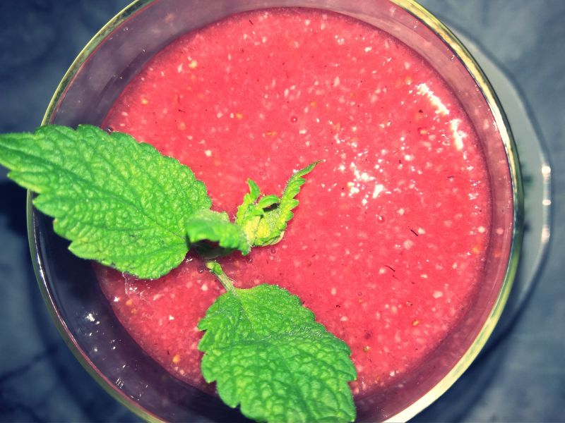 Koktajl truskawkowo kalafiorowy z przyprawami.