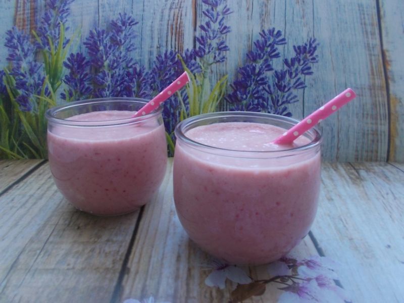 Koktajl truskawkowo-kokosowy