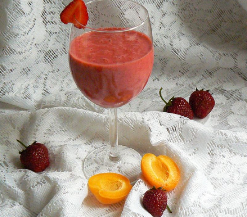 Koktajl truskawkowo morelowy