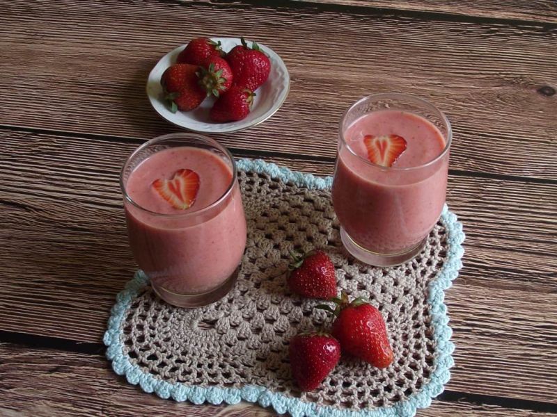 Koktajl truskawkowo morelowy na maślance