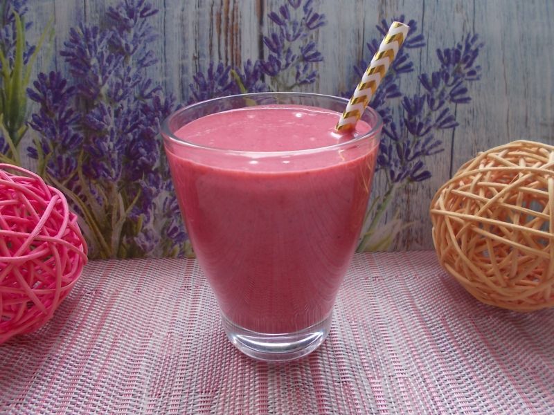 Koktajl truskawkowo-orzechowy Koktajl truskawkowo-orzechowy