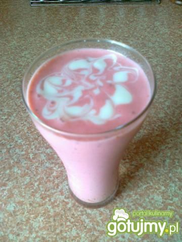 Koktajl truskawkowy na maślance 2