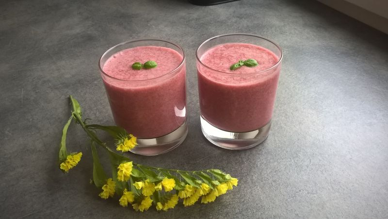 Koktajl truskawkowy na mleczku kokosowym