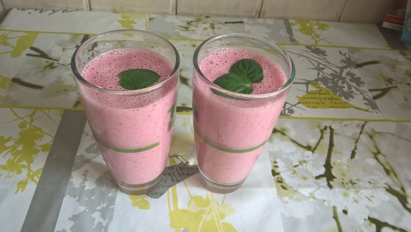 Koktajl truskawkowy z cynamonem