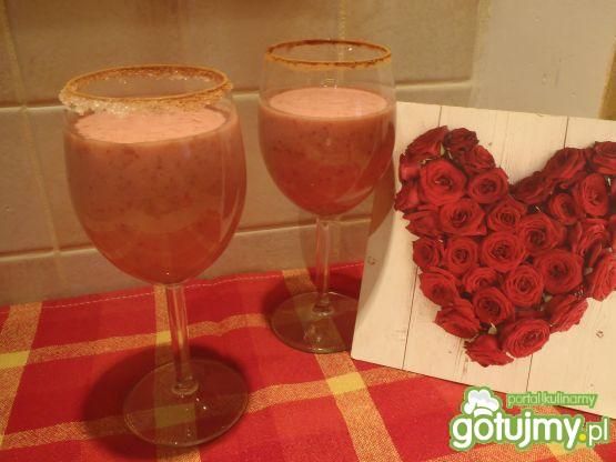 Koktajl truskawkowy z cynamonem