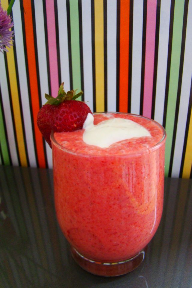 Koktajl truskawkowy z jogurtem