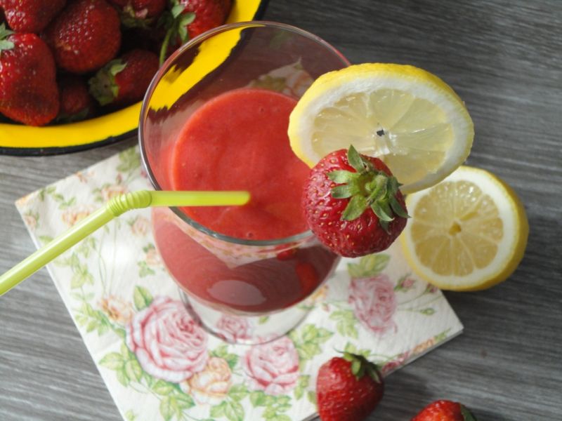 Koktajl truskawkowy z kaszą jaglaną Koktajl truskawkowy z kaszą jaglaną