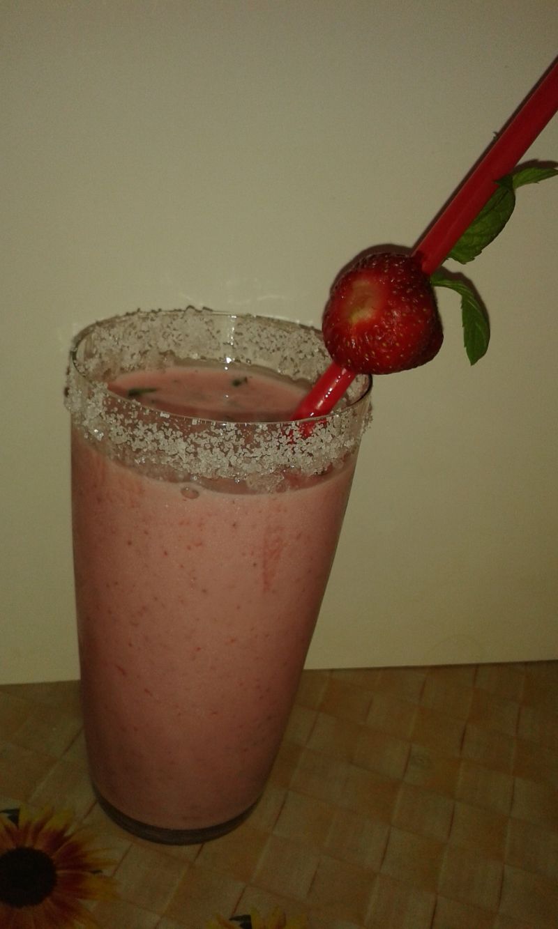 Koktajl truskawkowy z miętą