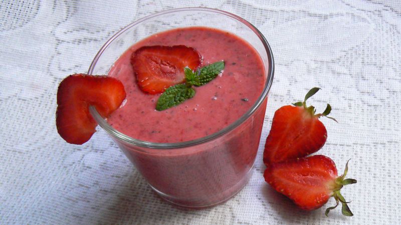 Koktajl truskawkowy z miętą Koktajl truskawkowy z miętą