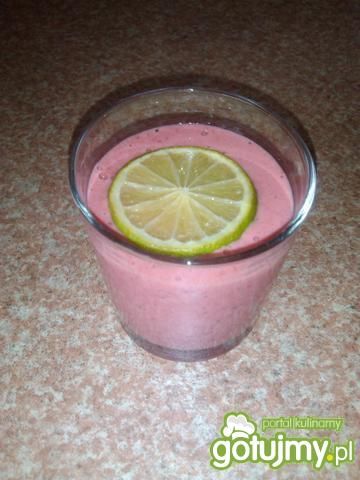 Koktajl truskawkowy z nutą cynamonu Koktajl truskawkowy z nutą cynamonu