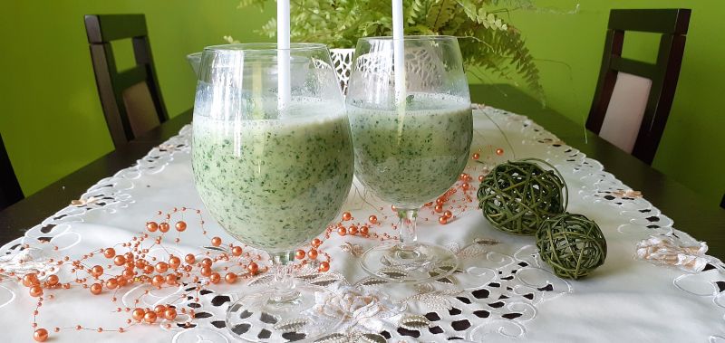 Koktajl wieloowocowy z jarmużem  Koktajl wieloowocowy z jarmużem