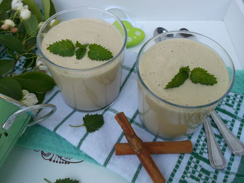 Koktajl z awokado, bananami i nutką cynamonu Koktajl z awokado, bananami i nutką cynamonu