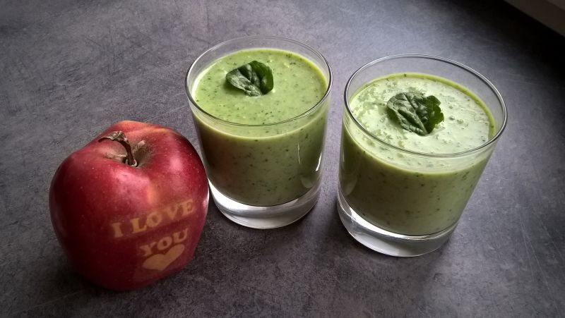 Koktajl z awokado, szpinaku i banana Koktajl z awokado, szpinaku i banana