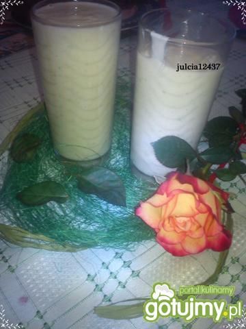 Koktajl z awokado, truskawką i jabłkiem