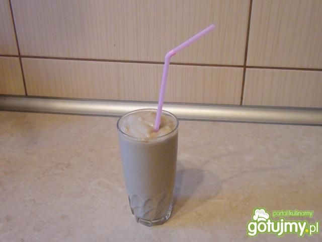 Koktajl z awokado z nutką cynamonu  Koktajl z awokado z nutką cynamonu