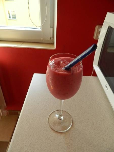 Koktajl z banana i porzeczek na maślance