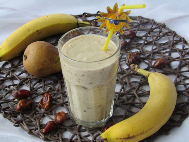 Koktajl z bananem, gruszką i daktylami Koktajl z bananem, gruszką i daktylami