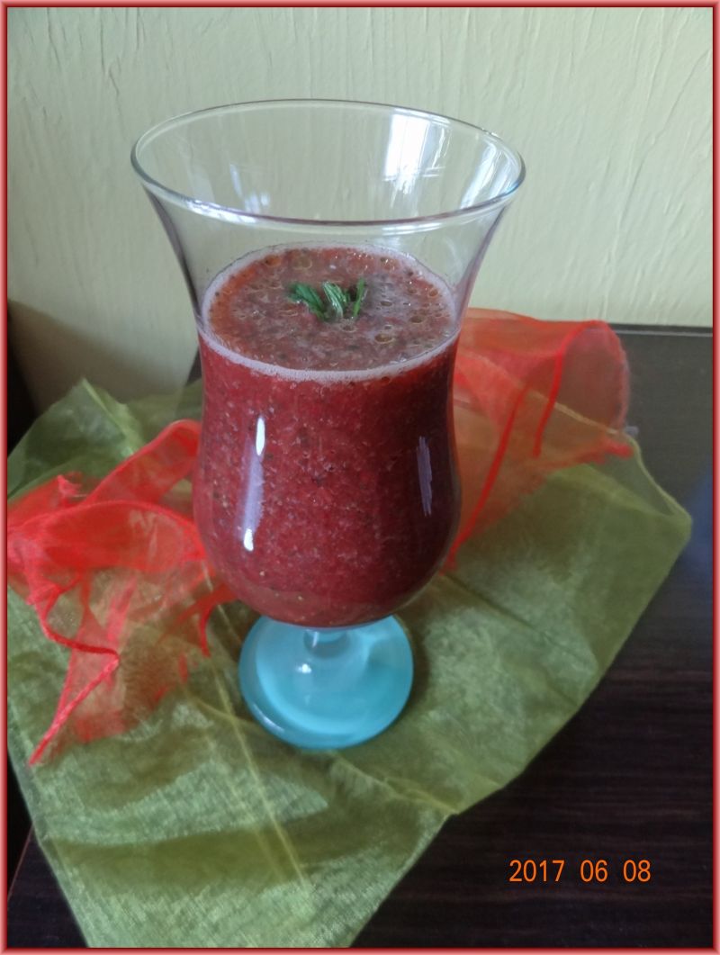 Koktajl z botwinką i miętą Koktajl z botwinką i miętą