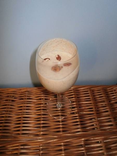 Koktajl z chałwy z orzechami włoskimi i laskowymi Koktajl z chałwy z orzechami włoskimi i laskowymi