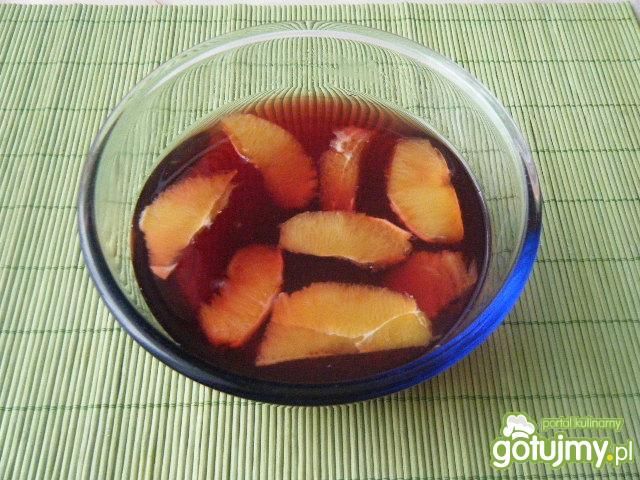 Koktajl z czerwonego wina i pomarańczy